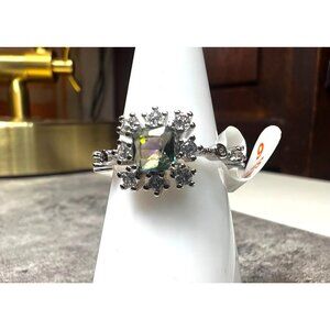 Ring Bomb Party Ring, size 6, NWOT, Iridescent gemstone, silver color band